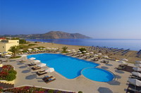 Отель PILOT BEACH(5*), фотография 02; Бассейн у пляжа
