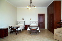 Отель KIROS(VILLA), фотография 02; Спальня